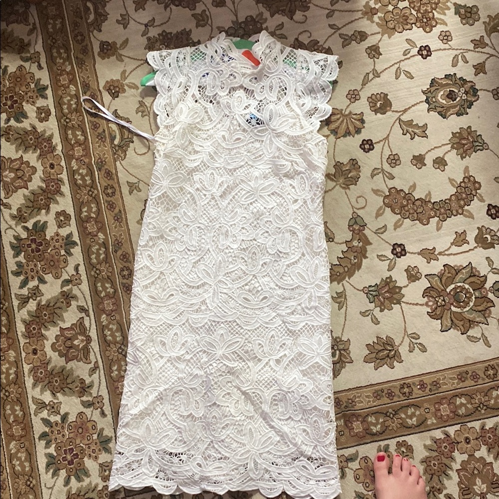 Perfect for a bride !!! Laundry By Shelli Segal Ivory Lace Dress
